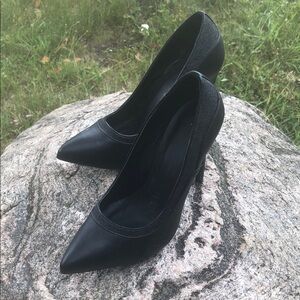 Elegant Black Women's Pumps